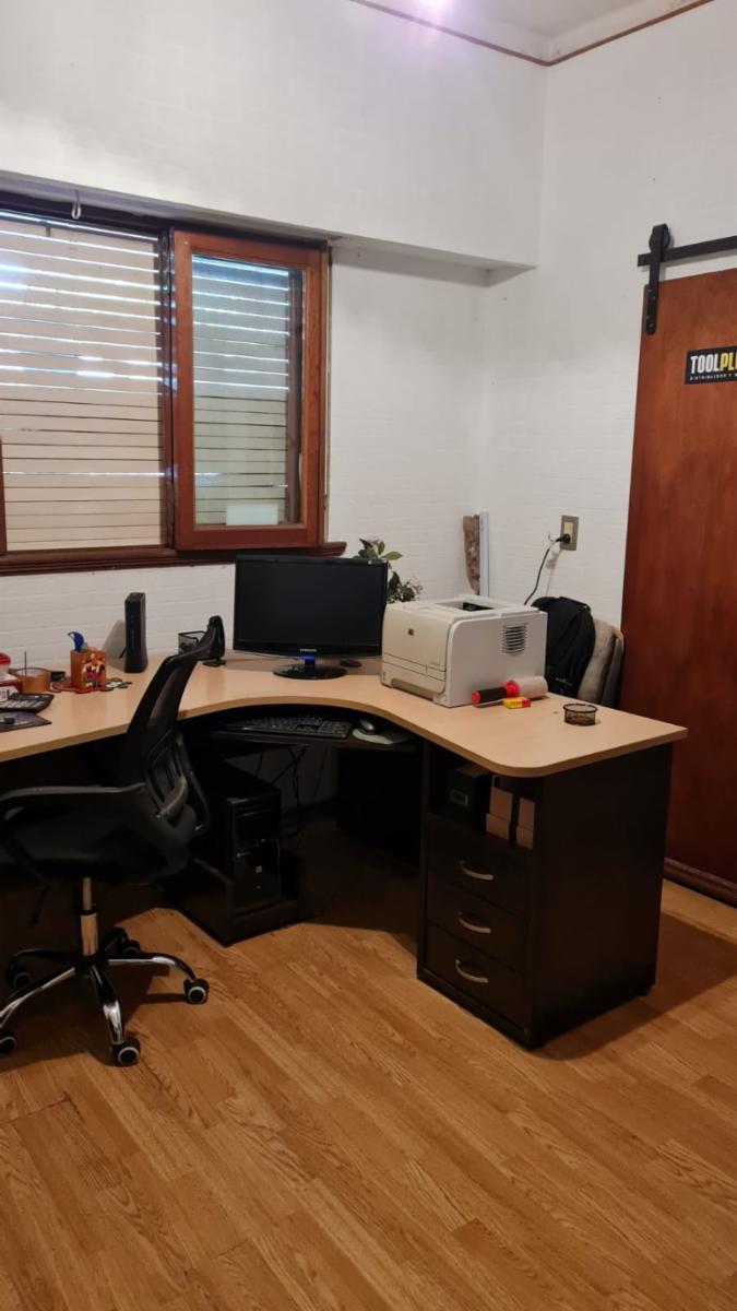 Excelente chalet 5 ambientes en dos plantas con fondo libre conparrilla, garage para 4 autos. Barrio Marina — foto 12