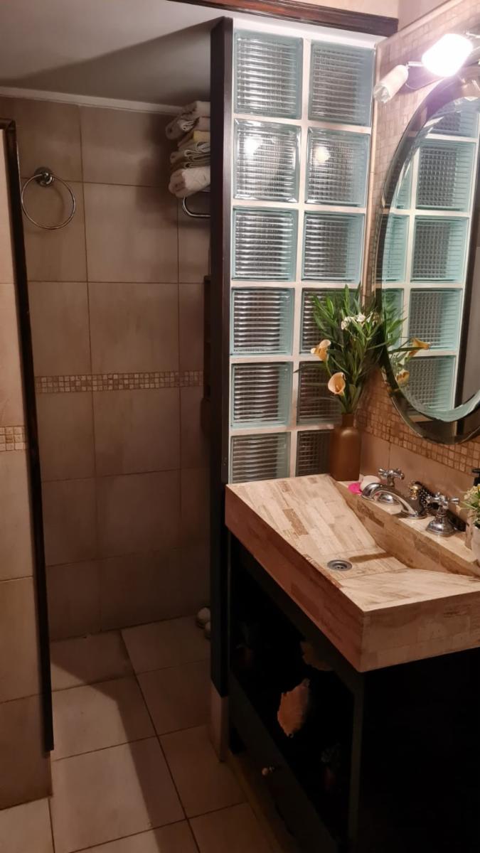 Excelente chalet 5 ambientes en dos plantas con fondo libre conparrilla, garage para 4 autos. Barrio Marina — foto 13