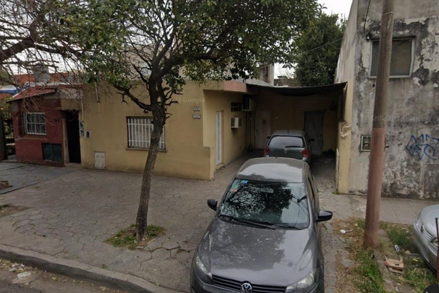 LOTE CON CASA A RECICLAR O DEMOLER 8,66 X 29,69