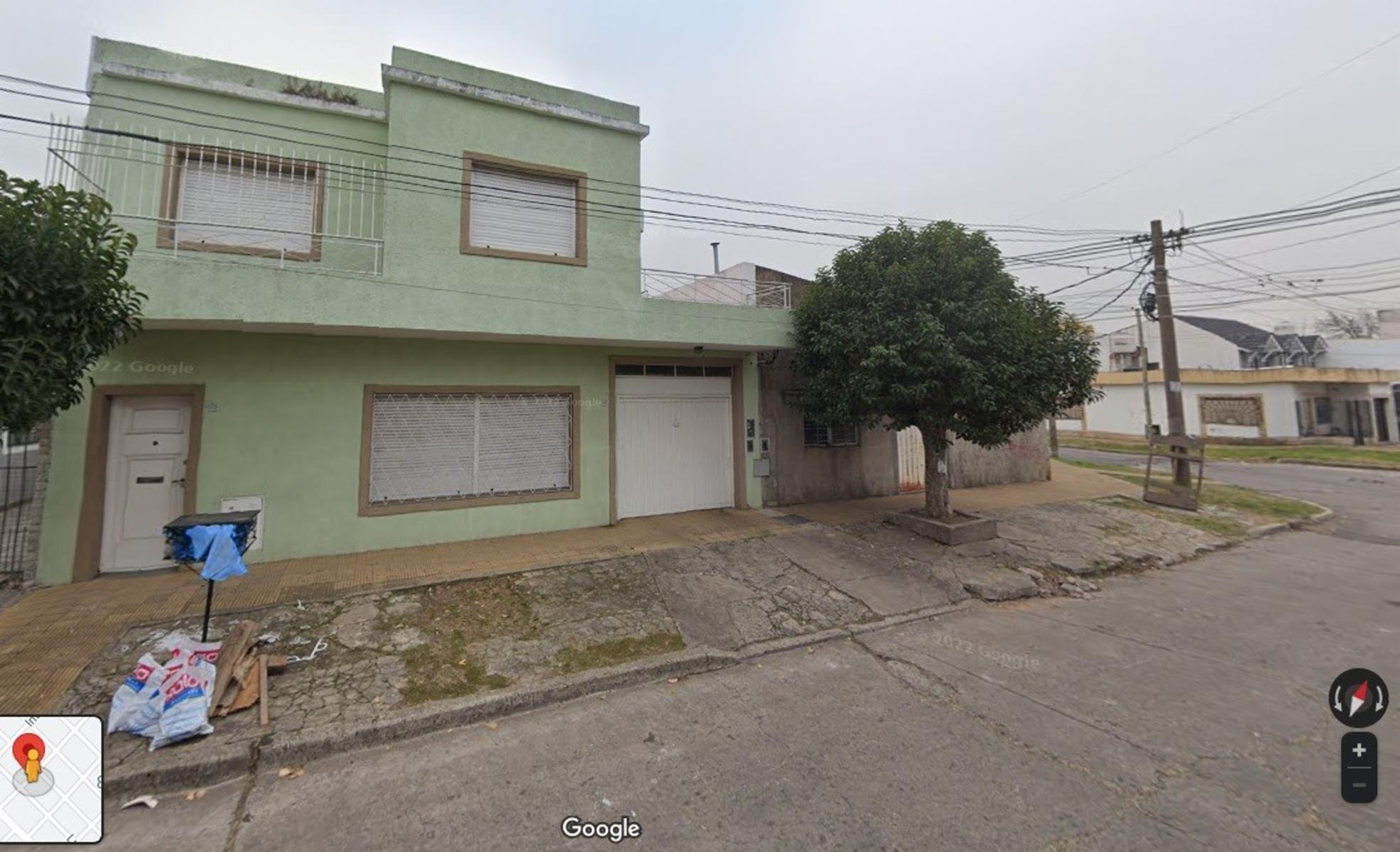 Casa en dos plantas de 3 ambientes con galpon al fondo — foto 2