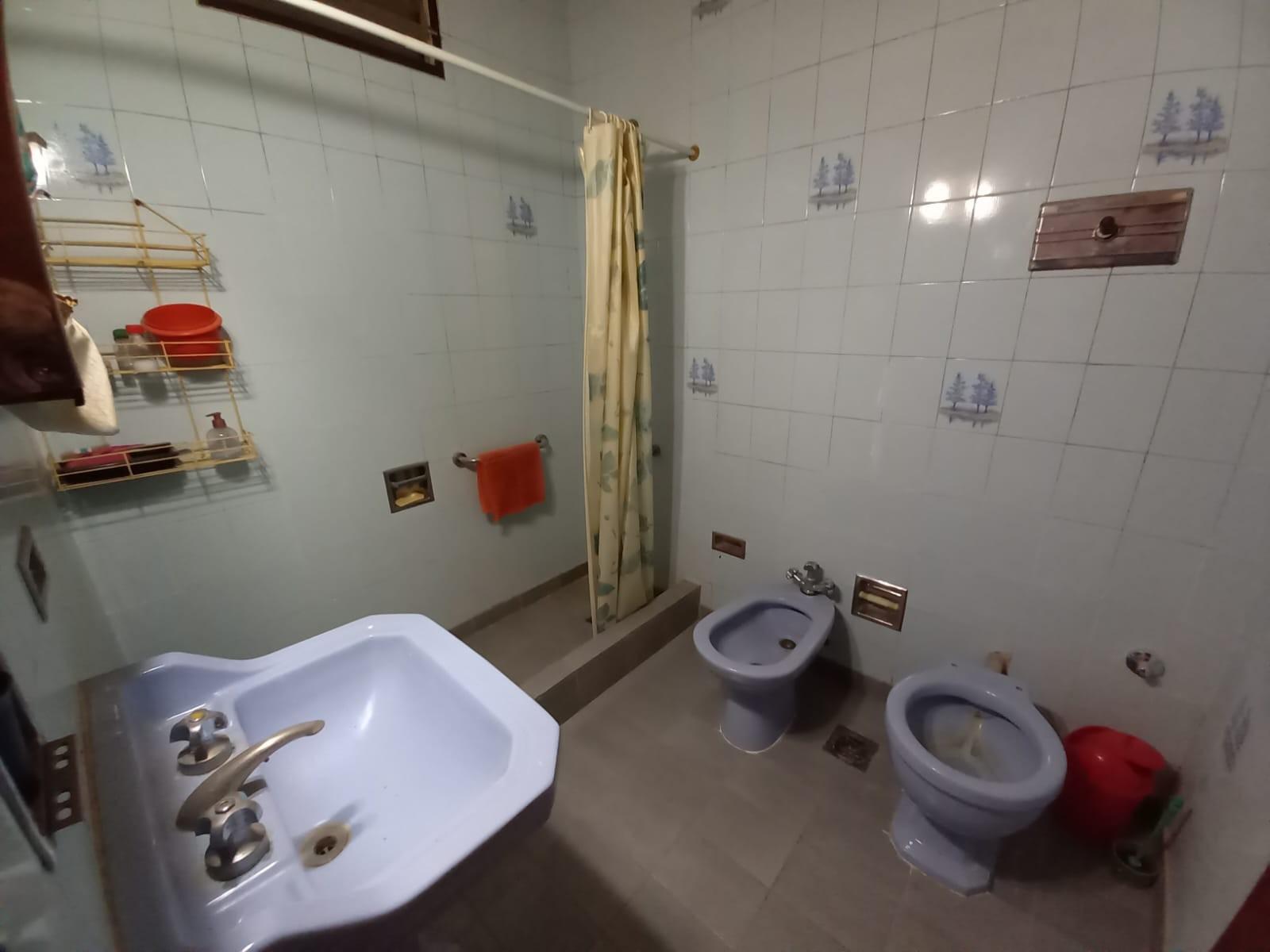 CASA AMERICANA 3 AMBIENTES CON COCHERA Y QUINCHO CON PARRILLA, HAEDO. — foto 13
