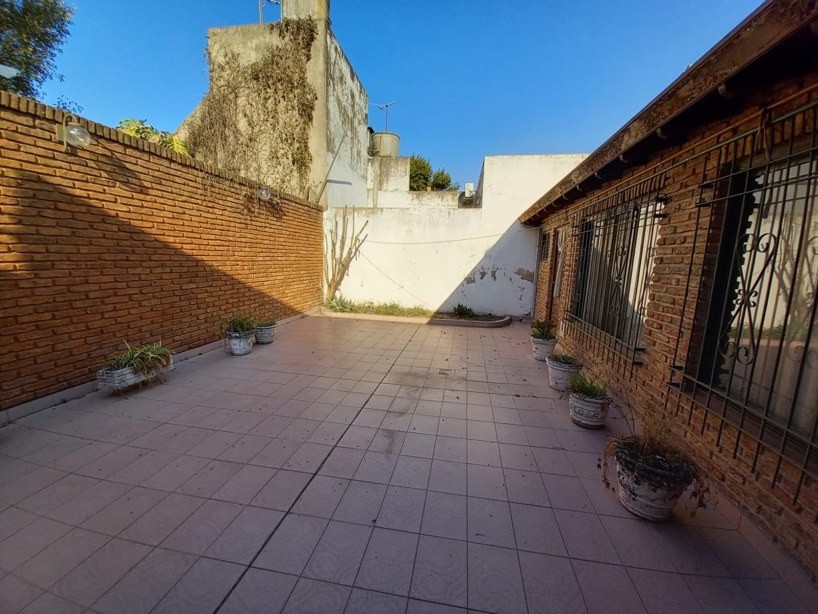 CASA AMERICANA 3 AMBIENTES CON COCHERA Y QUINCHO CON PARRILLA, HAEDO. — foto 14