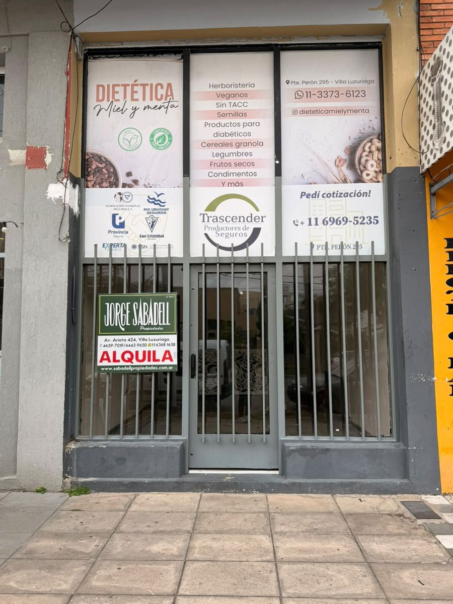 Local comercial sobre Av. Pte Peron de 4 x 10. Excelente ubicacion - 1