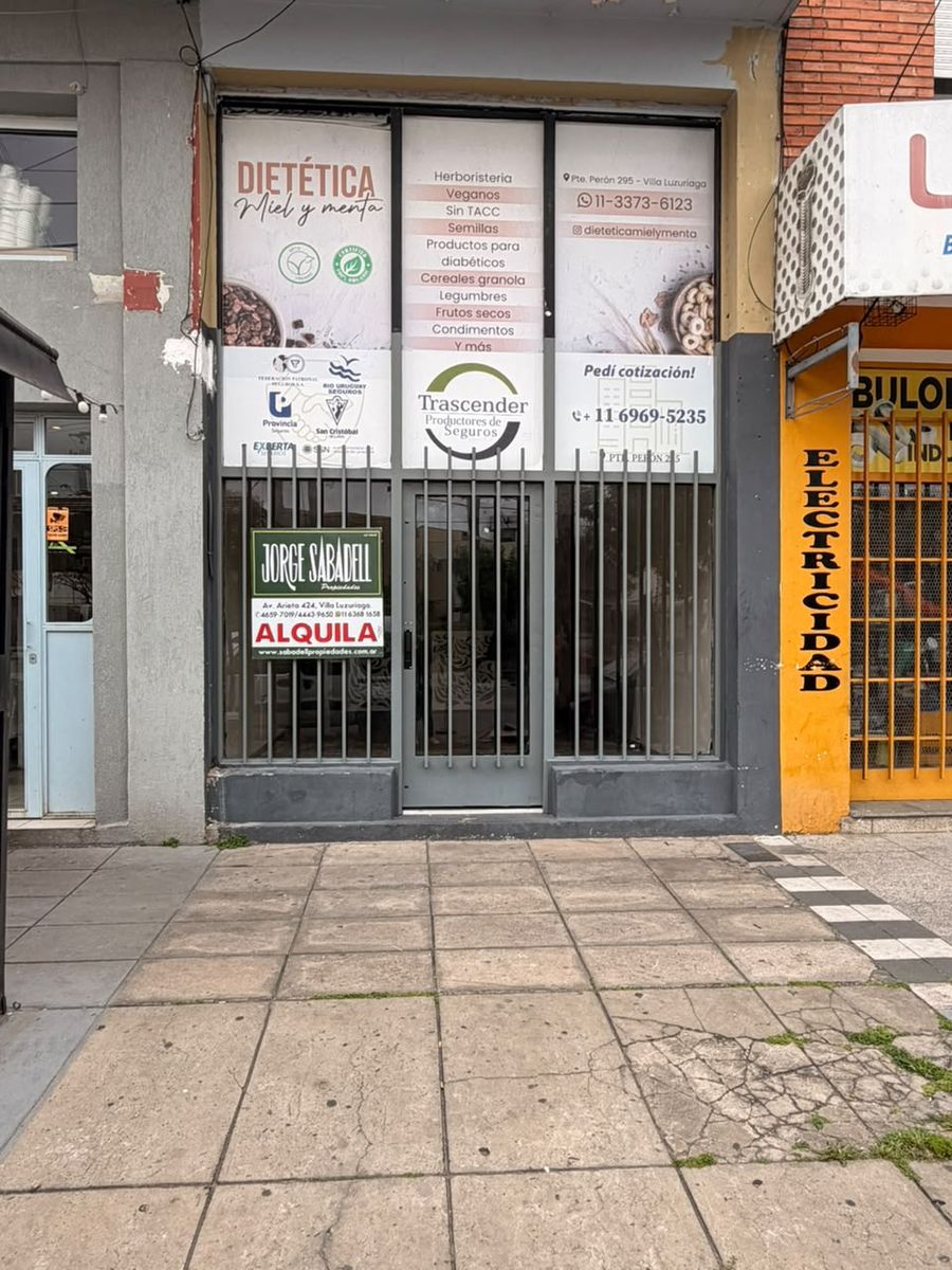 Local comercial sobre Av. Pte Peron de 4 x 10. Excelente ubicacion - 7