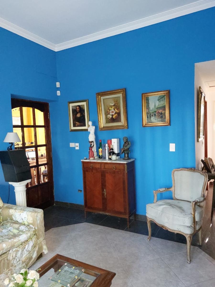 CHALET 5 AMBIENTES S/LOTE DE 10 X 21 CON BALCON AL FRENTE, GARAGE PARA DOS AUTOS, FONDO LIBRE CON PILETA, PARRILLA, QUINCHO Y BAÑO EN SUITE. VILLA LUZURIAGA — foto 4