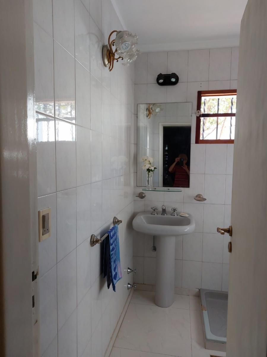 CHALET 5 AMBIENTES S/LOTE DE 10 X 21 CON BALCON AL FRENTE, GARAGE PARA DOS AUTOS, FONDO LIBRE CON PILETA, PARRILLA, QUINCHO Y BAÑO EN SUITE. VILLA LUZURIAGA — foto 8
