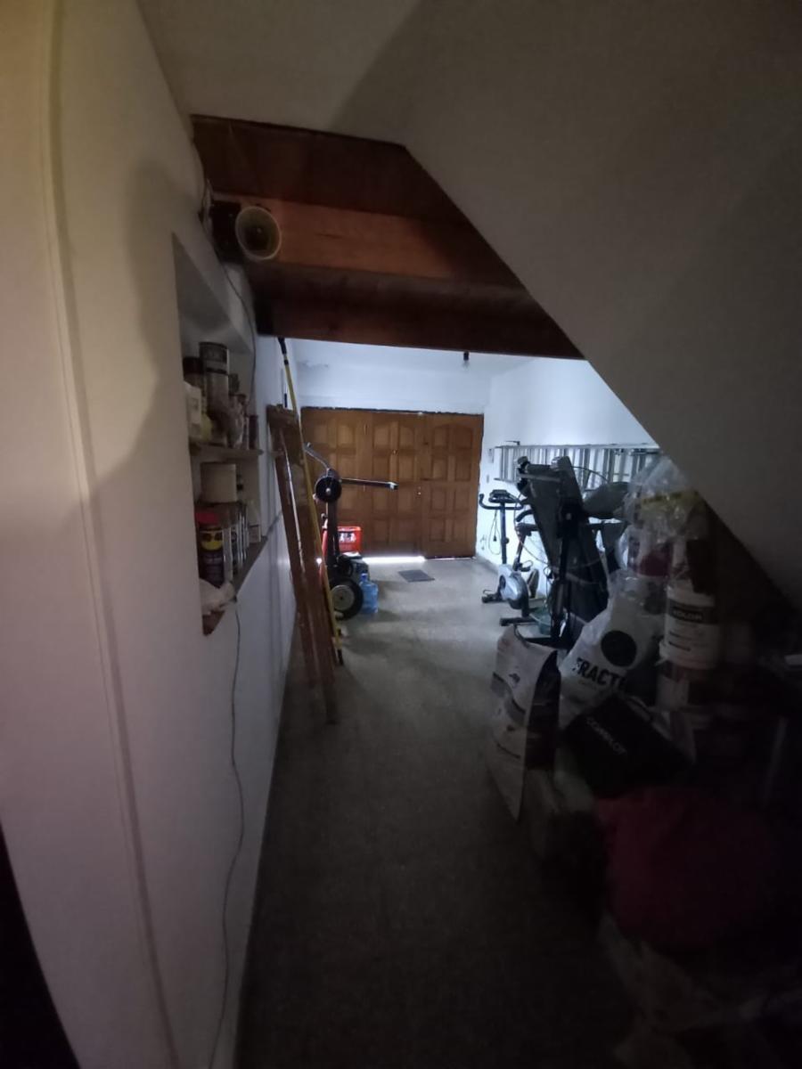 CHALET 5 AMBIENTES S/LOTE DE 10 X 21 CON BALCON AL FRENTE, GARAGE PARA DOS AUTOS, FONDO LIBRE CON PILETA, PARRILLA, QUINCHO Y BAÑO EN SUITE. VILLA LUZURIAGA — foto 15