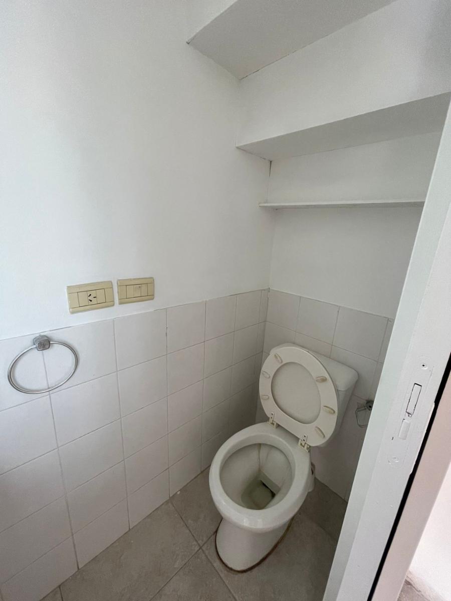 TRIPLEX 4 AMBIENTES AL FRENTE CON GARAGE PARA DOS AUTOS, PATIO Y LAVADERO. — foto 4