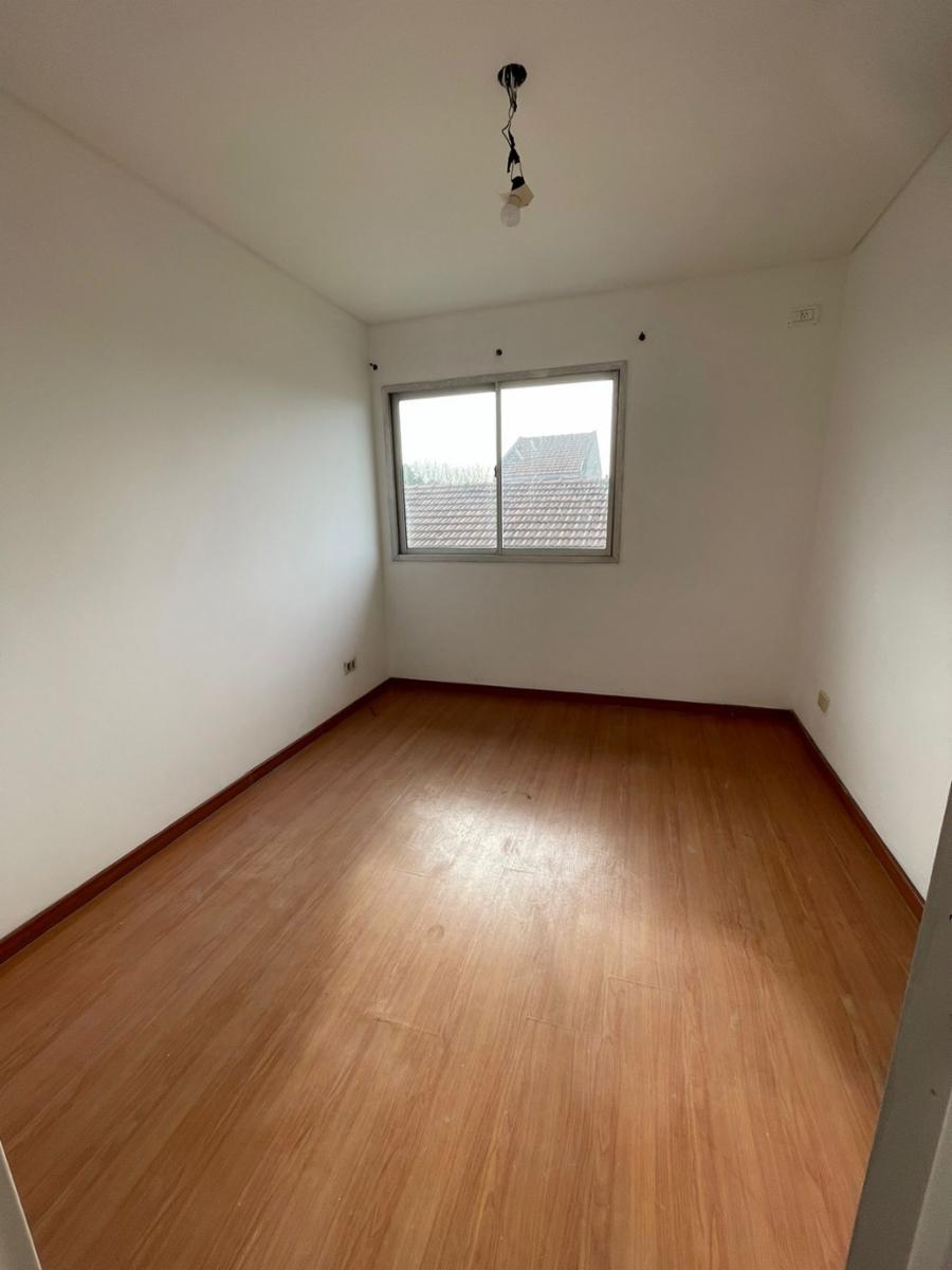 TRIPLEX 4 AMBIENTES AL FRENTE CON GARAGE PARA DOS AUTOS, PATIO Y LAVADERO. — foto 5