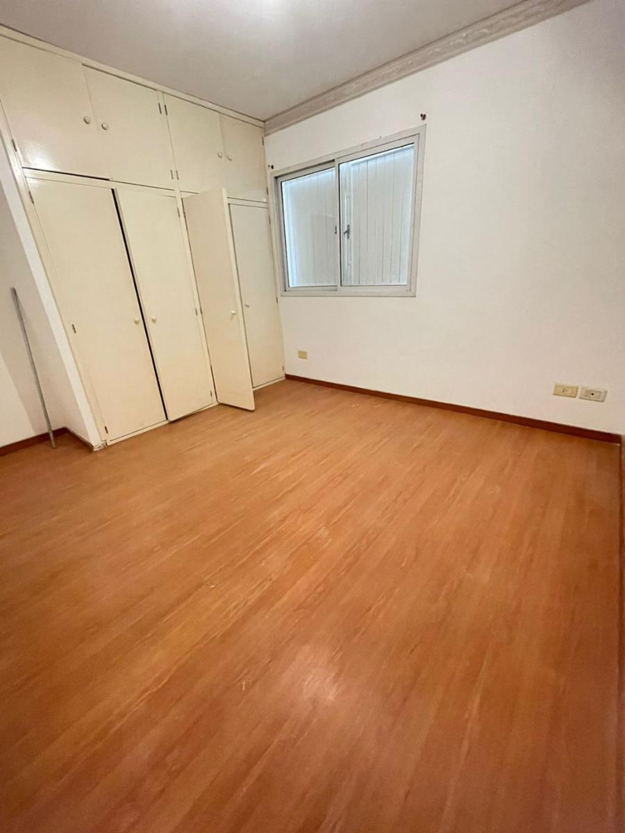 TRIPLEX 4 AMBIENTES AL FRENTE CON GARAGE PARA DOS AUTOS, PATIO Y LAVADERO. — foto 8