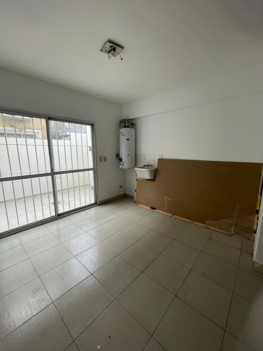 TRIPLEX 4 AMBIENTES AL FRENTE CON GARAGE PARA DOS AUTOS, PATIO Y LAVADERO. — foto 12