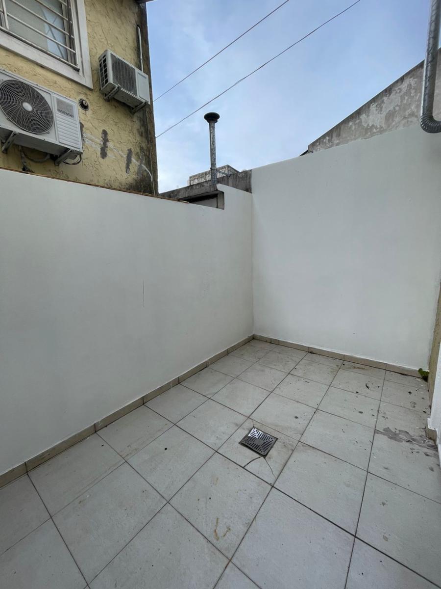 TRIPLEX 4 AMBIENTES AL FRENTE CON GARAGE PARA DOS AUTOS, PATIO Y LAVADERO. — foto 14