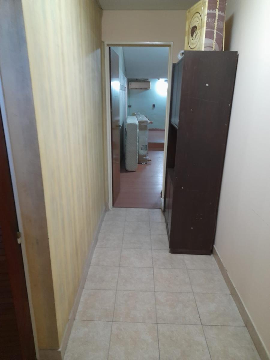 Excelente chalet en dos plantas de 4 ambientes, garage para varios autos, fondo libre con pileta climatizada y quincho totalmente instalado con parrilla y horno de barro. — foto 5