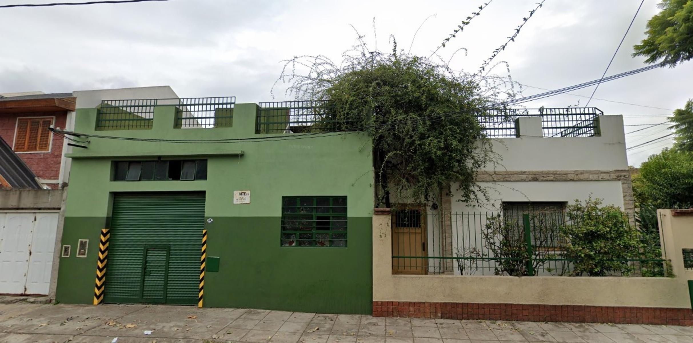casa americana 3 ambientes con cochera y galpon (zona industrial)