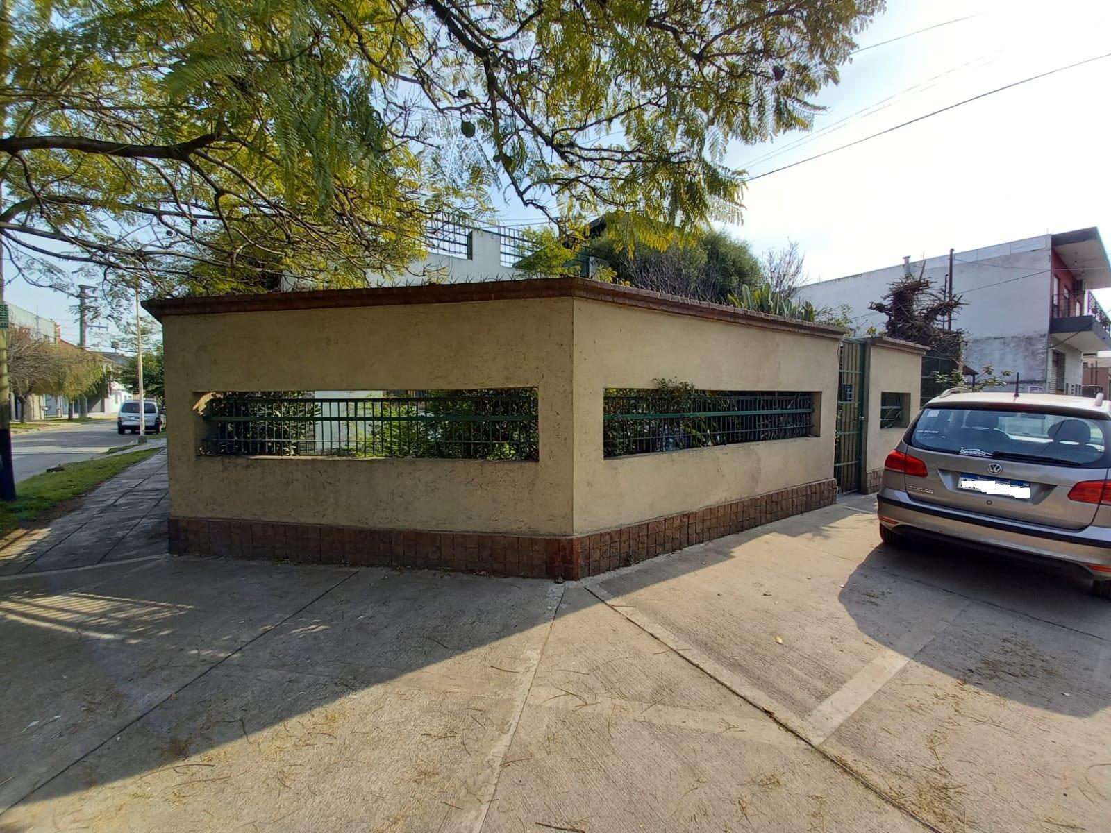 casa americana 3 ambientes con cochera y galpon (zona industrial) — foto 3