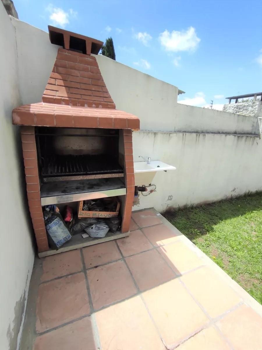 Departamento en planta baja al contrafrente de 2 ambientes, edificio con parque, parrilla y sector de lavado. Villa Luzuriaga — foto 4