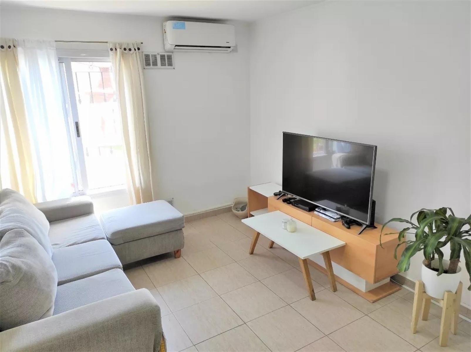 Departamento en planta baja al contrafrente de 2 ambientes, edificio con parque, parrilla y sector de lavado. Villa Luzuriaga — foto 5