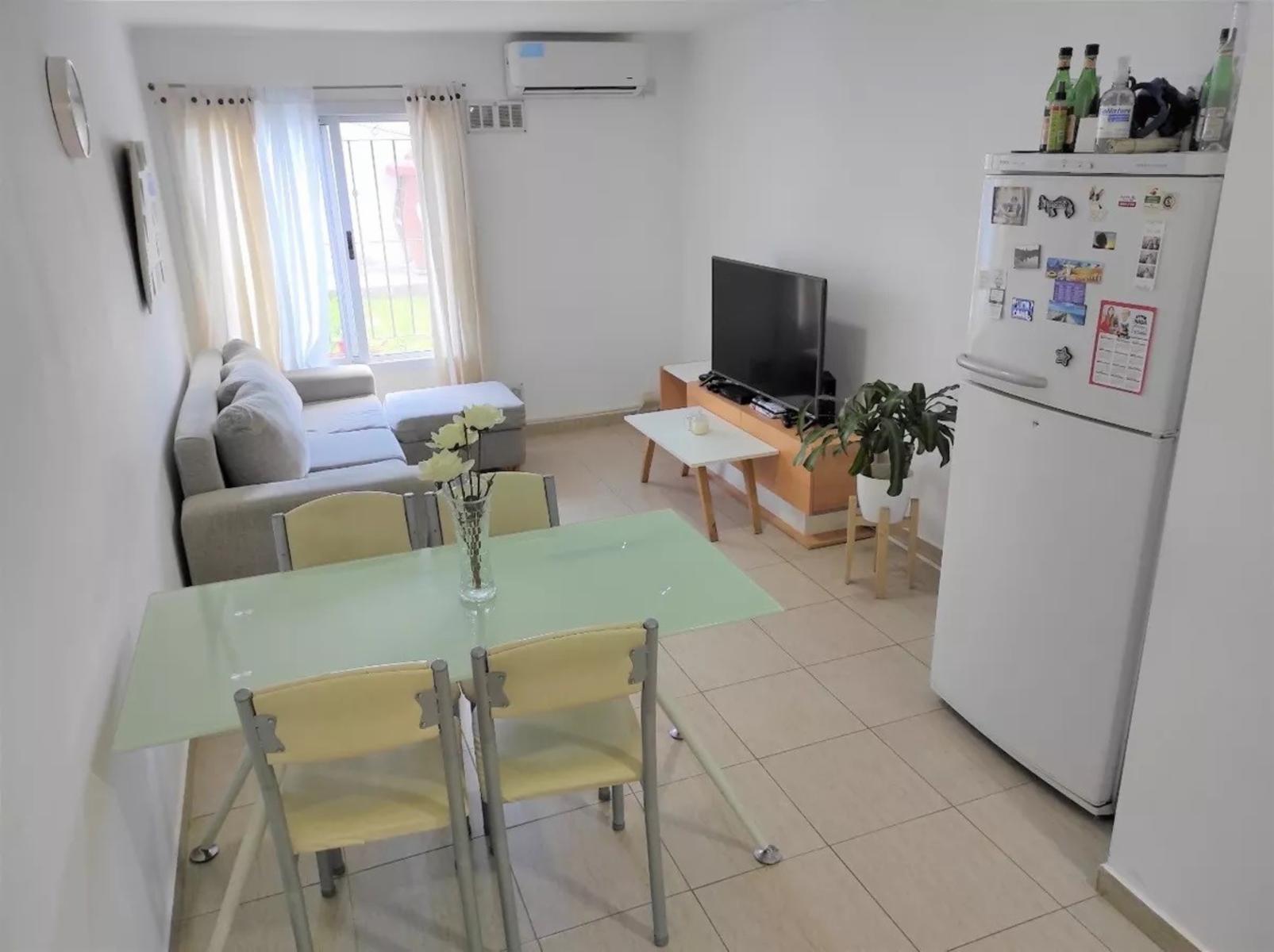 Departamento en planta baja al contrafrente de 2 ambientes, edificio con parque, parrilla y sector de lavado. Villa Luzuriaga — foto 9