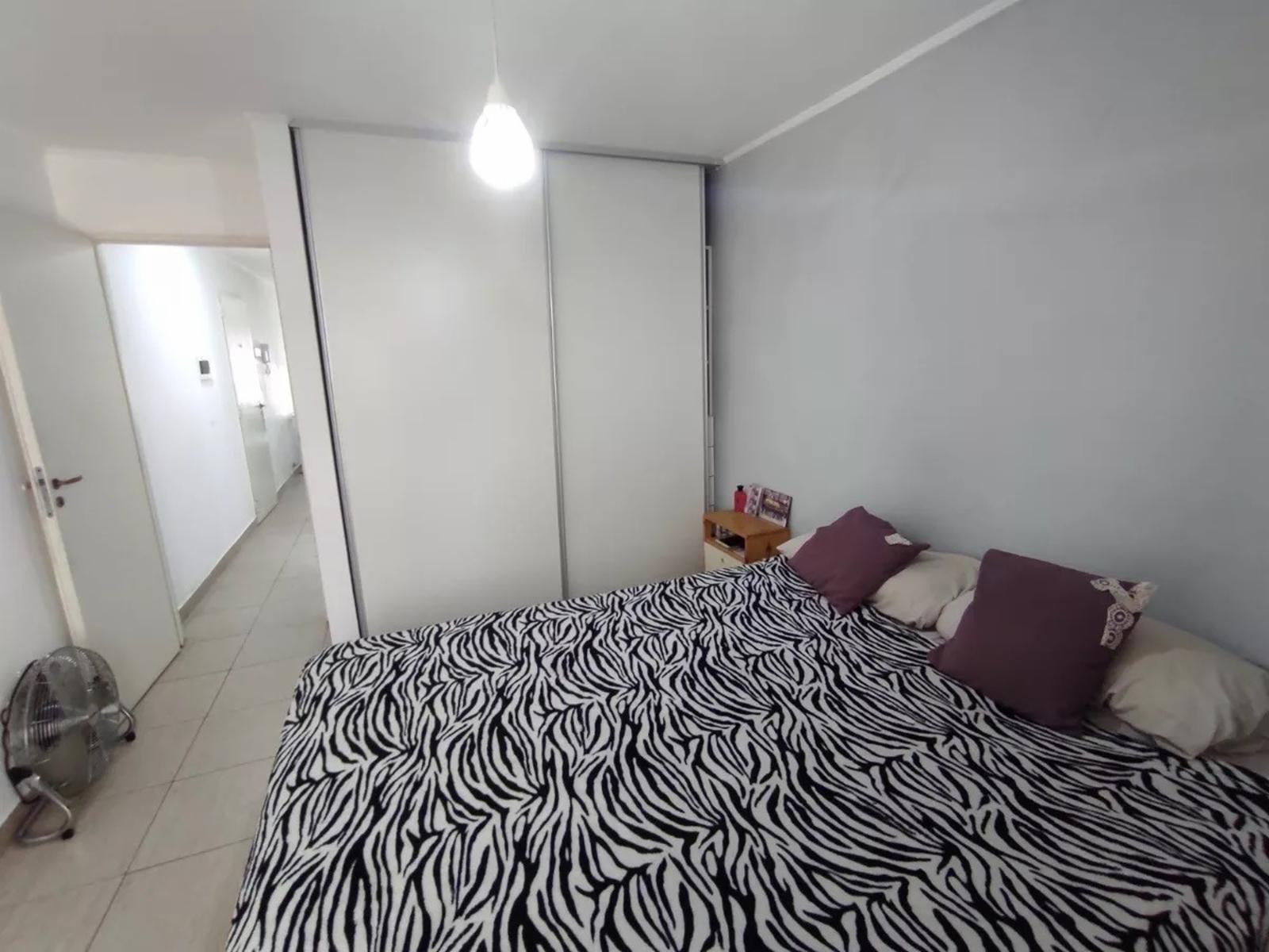 Departamento en planta baja al contrafrente de 2 ambientes, edificio con parque, parrilla y sector de lavado. Villa Luzuriaga — foto 11