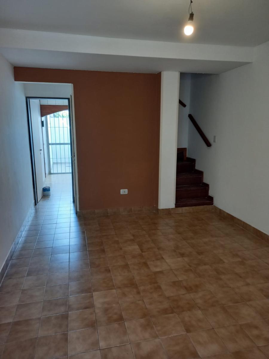 OPORTUNIDAD - Duplex 3 ambientes al frente con cochera propia y patio — foto 2