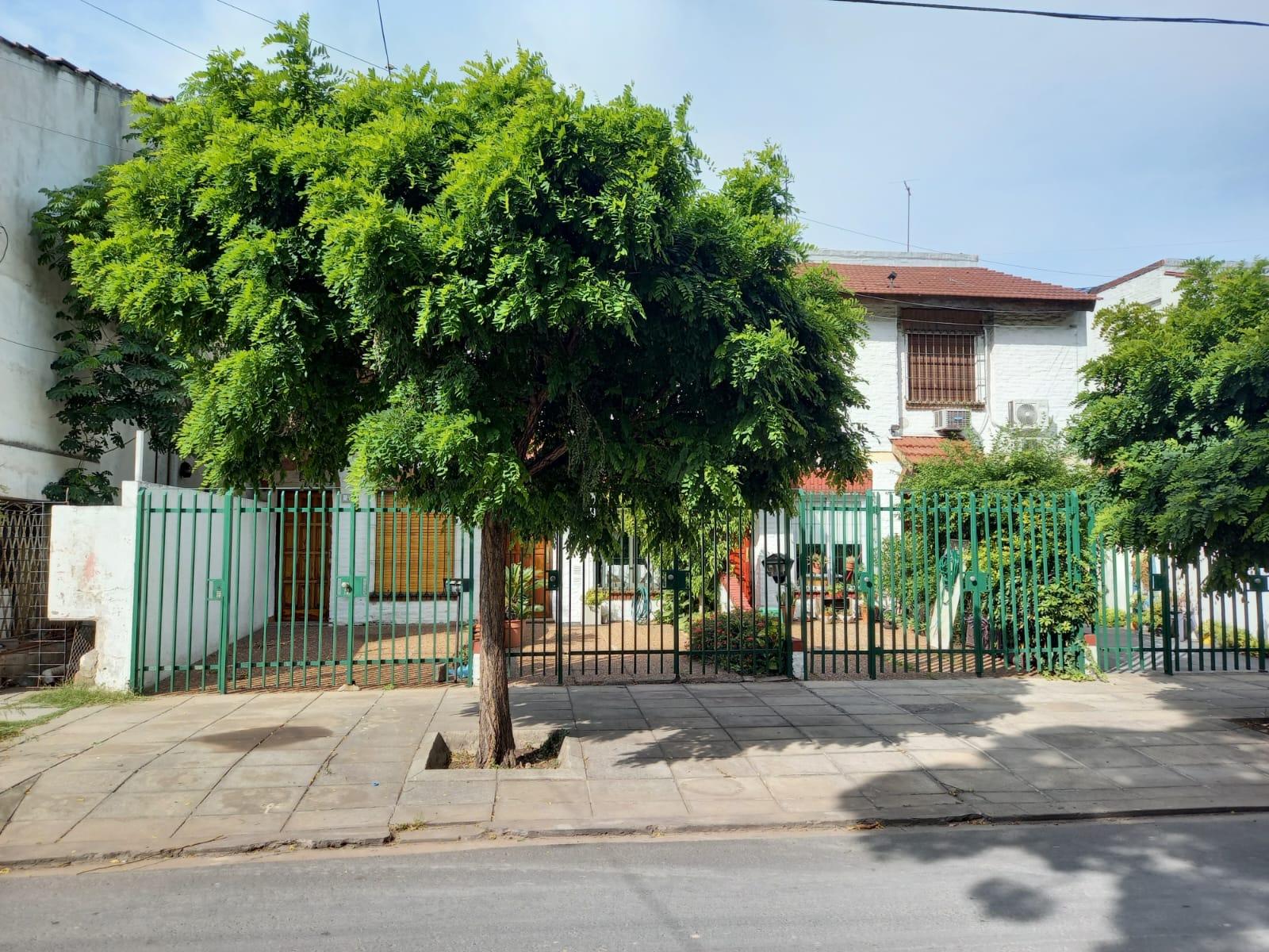 OPORTUNIDAD - Duplex 3 ambientes al frente con cochera propia y patio — foto 3