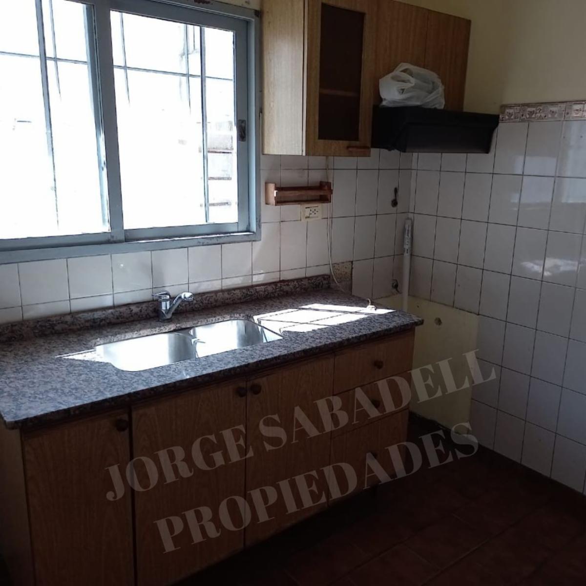 DUPLEX DE 3 AMBIENTES, INTERNO, 2 DORMITORIOS, ENTRADA DE AUTO EN COMÚN, VILLA LUZURIAGA. — foto 2
