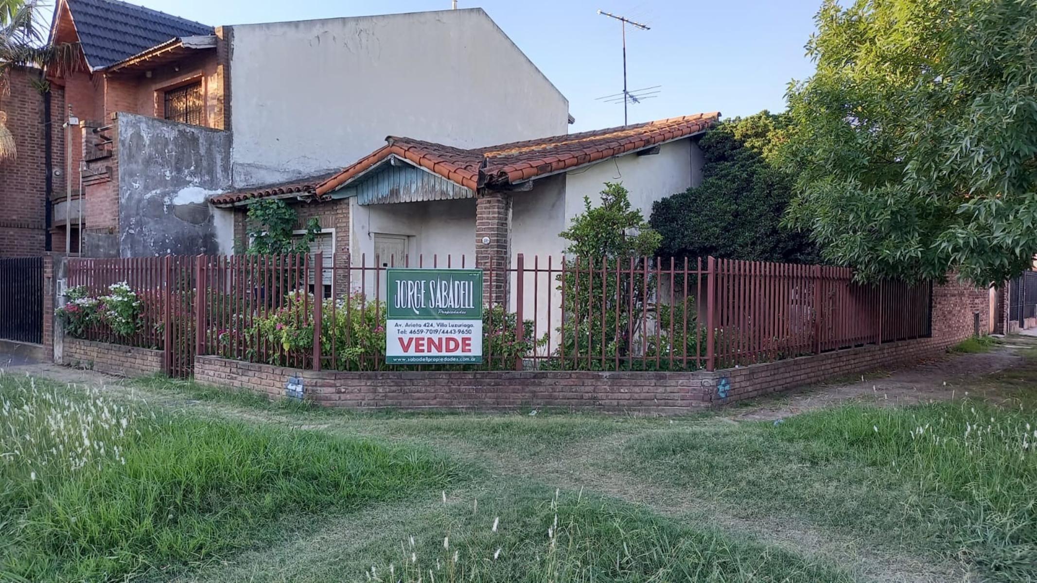 CHALET DE 3 AMBIENTES A RECICLAR O DEMOLER