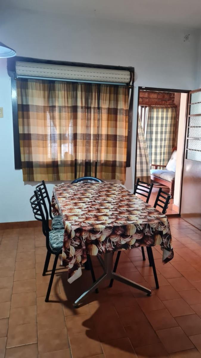 Casa americana 3 ambientes con garage, jardin al frente, galeria y fondo, sobre lote de 8,66 x 30 metros. Villa Luzuriaga — foto 6