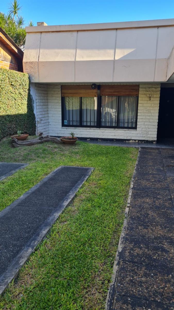Casa americana 3 ambientes con garage, jardin al frente, galeria y fondo, sobre lote de 8,66 x 30 metros. Villa Luzuriaga — foto 11