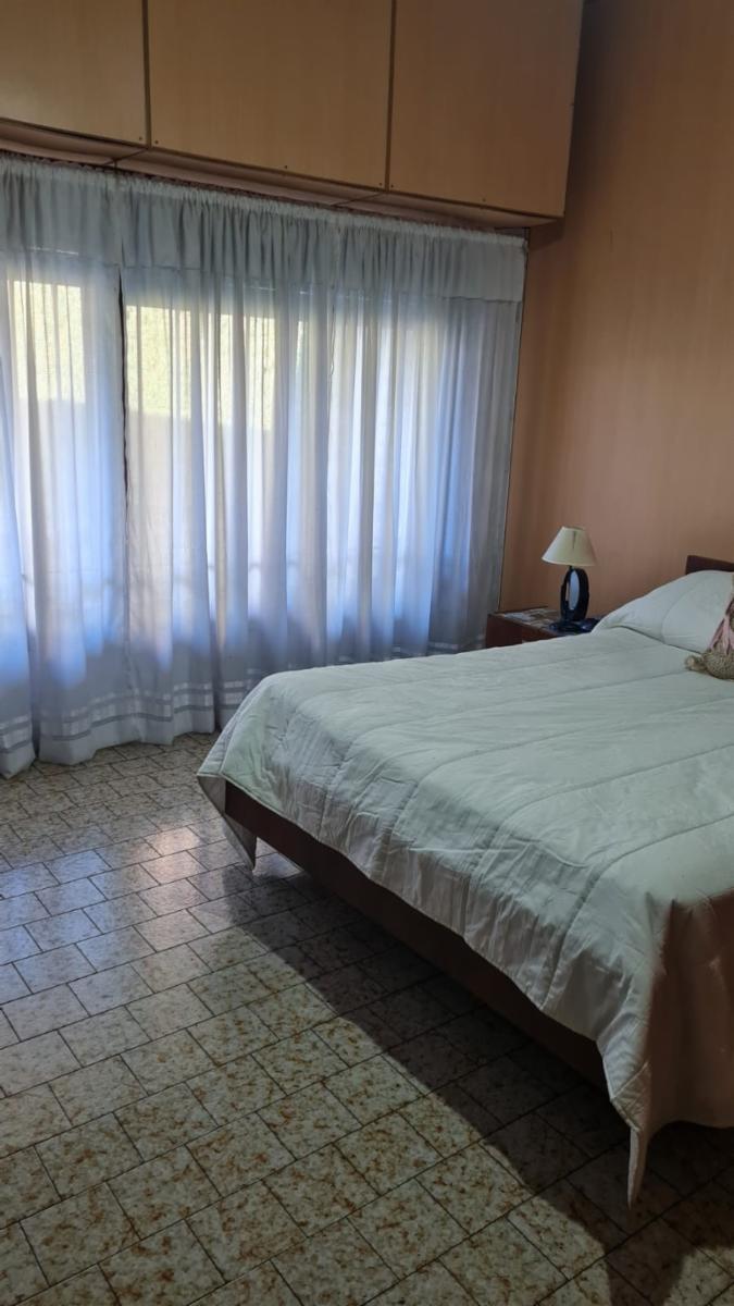 Casa americana 3 ambientes con garage, jardin al frente, galeria y fondo, sobre lote de 8,66 x 30 metros. Villa Luzuriaga — foto 12