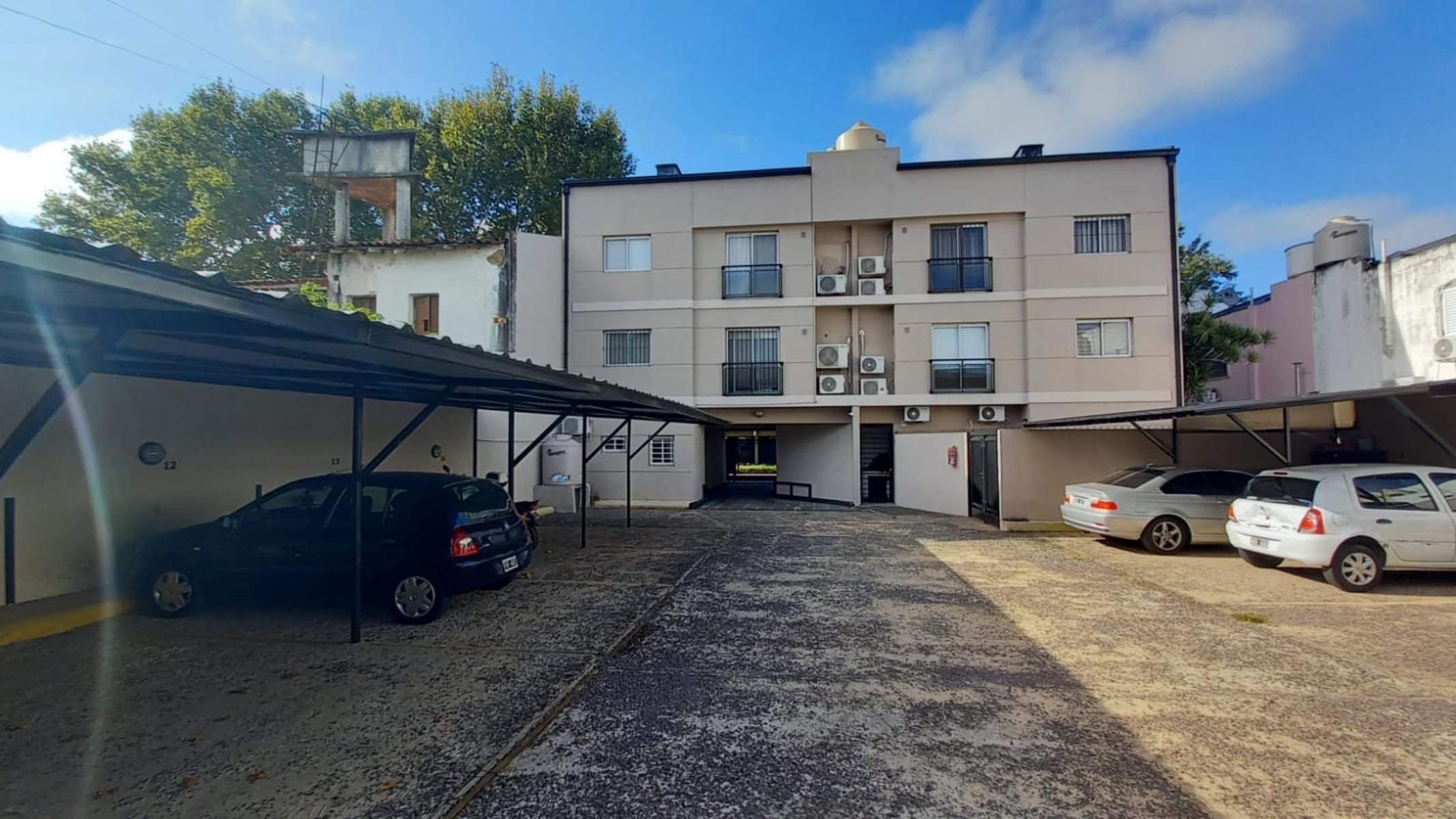 Monoambiente en planta baja al frente con cochera cubierta. Villa luzuriaga — foto 7