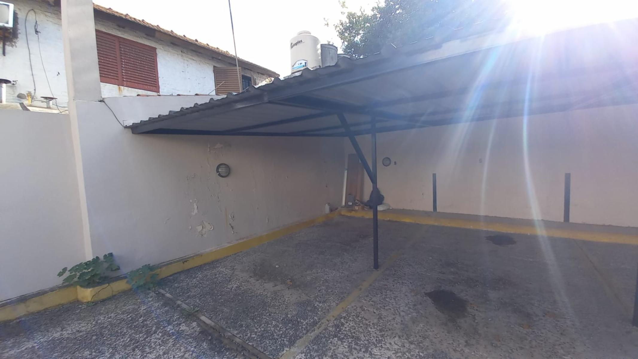 Monoambiente en planta baja al frente con cochera cubierta. Villa luzuriaga — foto 9