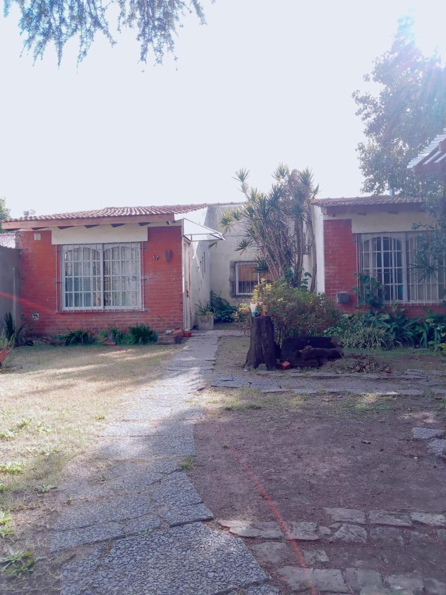 CHALET DE 4 AMBIENTES CON DOS LOCALES AL FRENTE — foto 4