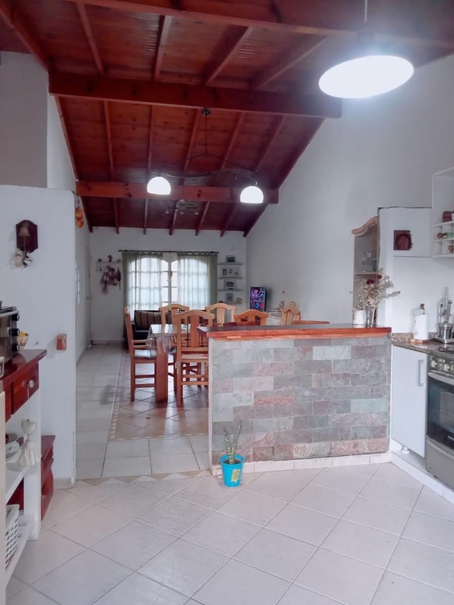 CHALET DE 4 AMBIENTES CON DOS LOCALES AL FRENTE — foto 5