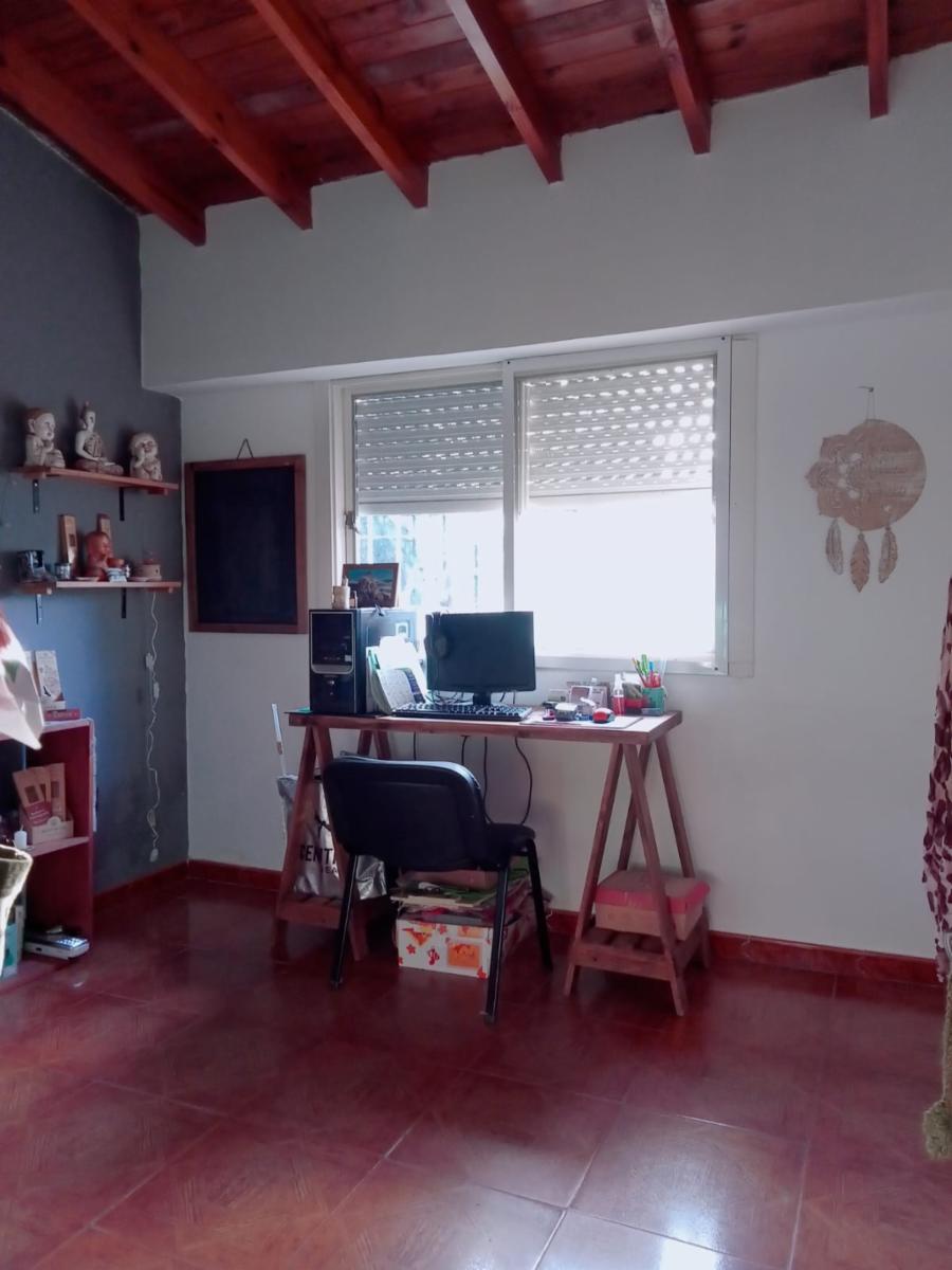 CHALET DE 4 AMBIENTES CON DOS LOCALES AL FRENTE — foto 10