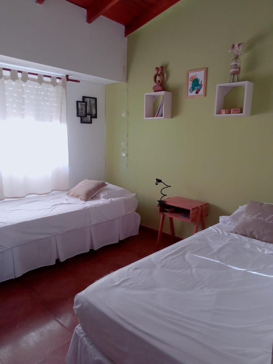 CHALET DE 4 AMBIENTES CON DOS LOCALES AL FRENTE — foto 12