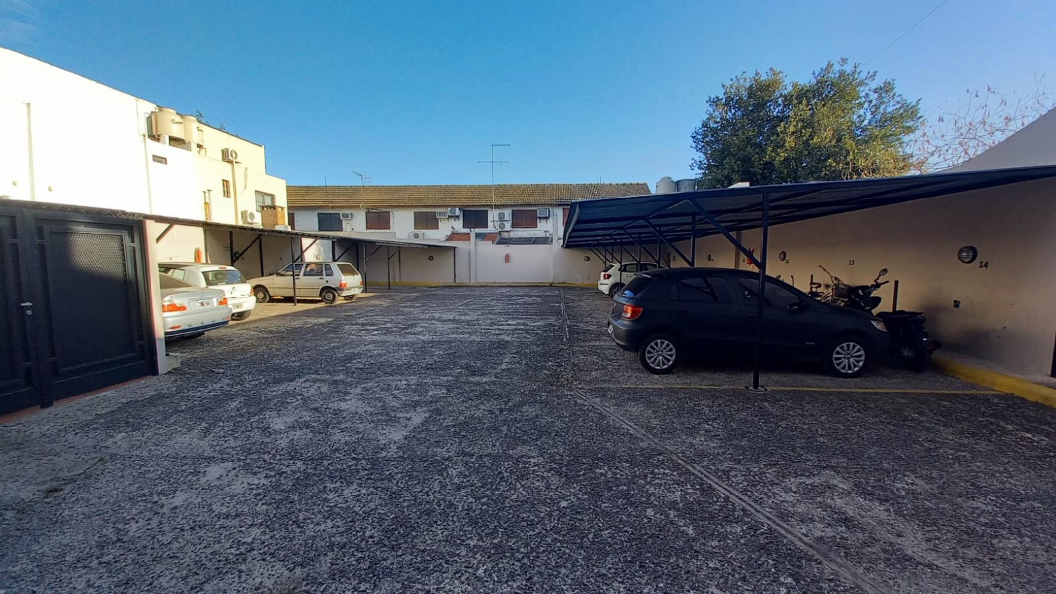 Excelente monoambiente con cochera cubierta, muy buen estado. Villa Luzuriaga — foto 2
