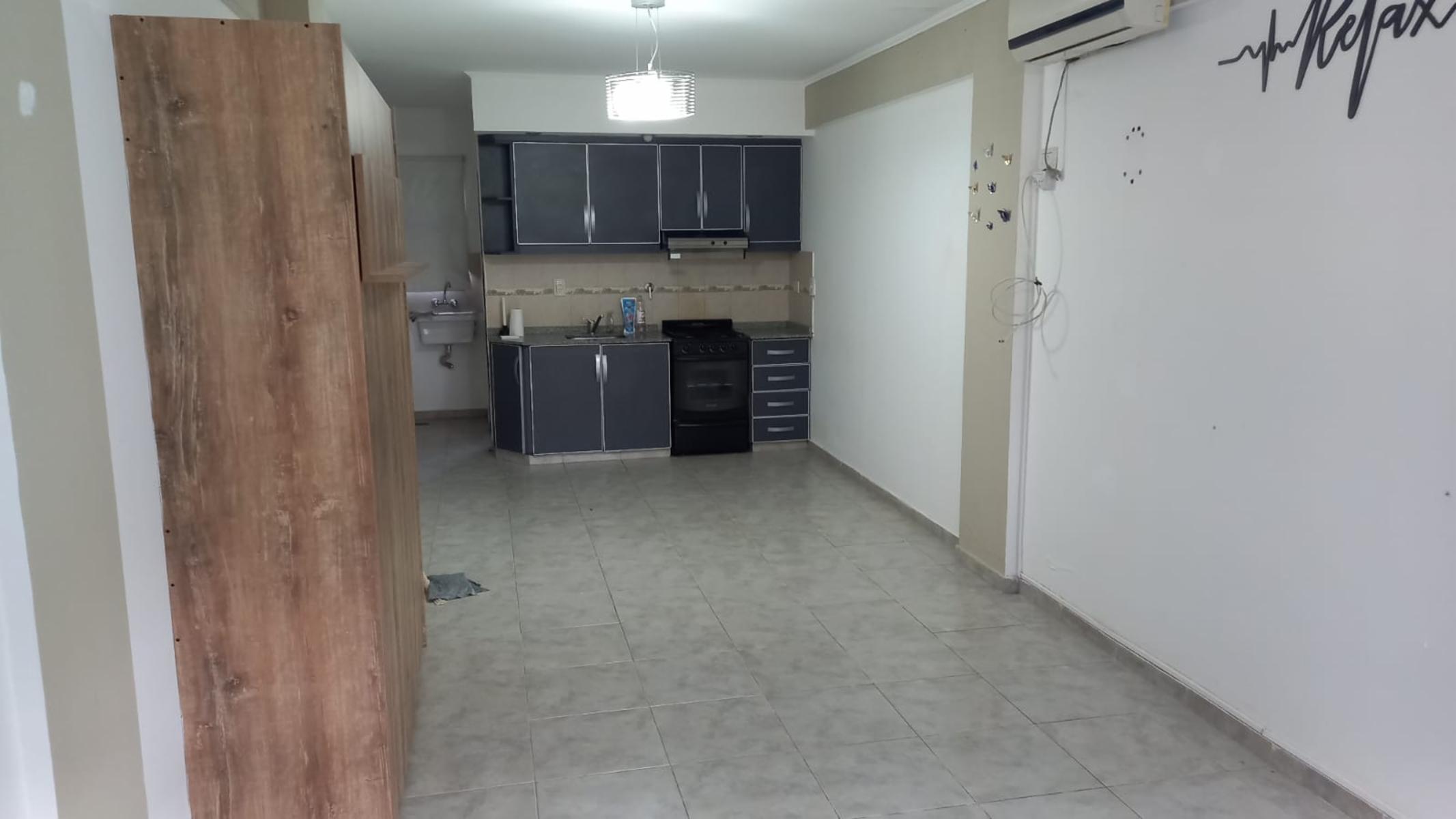 Excelente monoambiente con cochera cubierta, muy buen estado. Villa Luzuriaga — foto 4