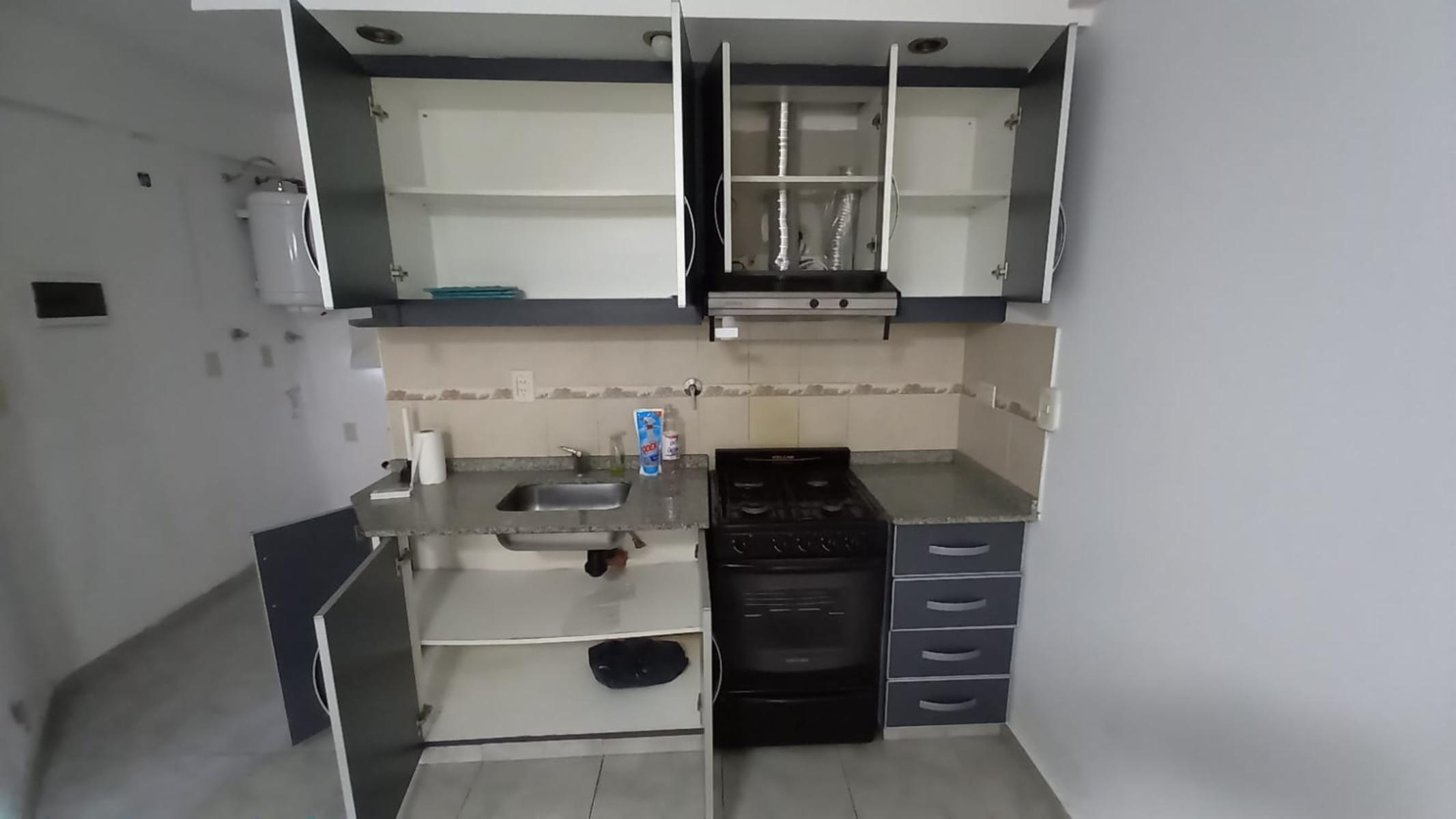 Excelente monoambiente con cochera cubierta, muy buen estado. Villa Luzuriaga — foto 5