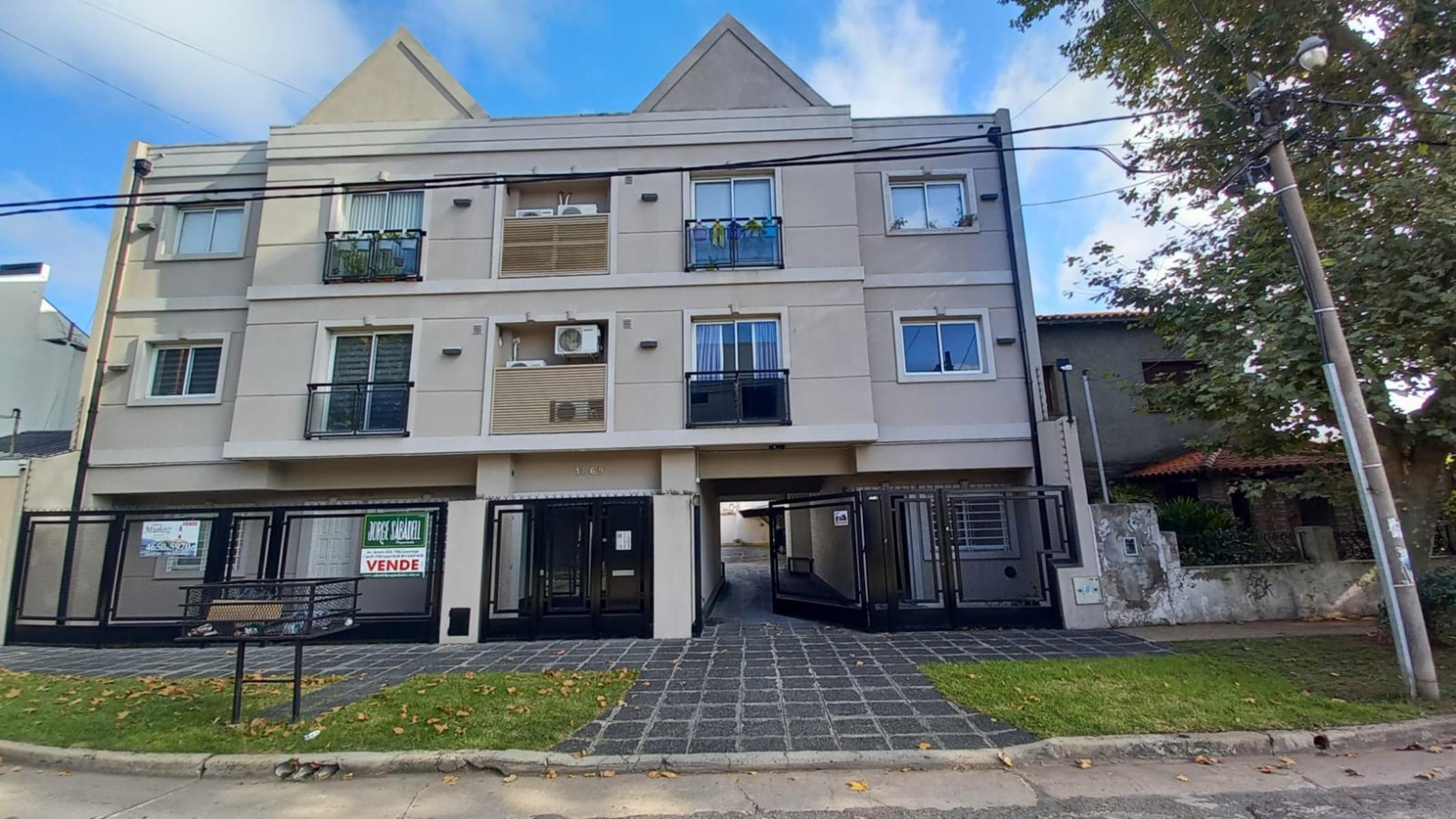 Excelente monoambiente con cochera cubierta, muy buen estado. Villa Luzuriaga — foto 13