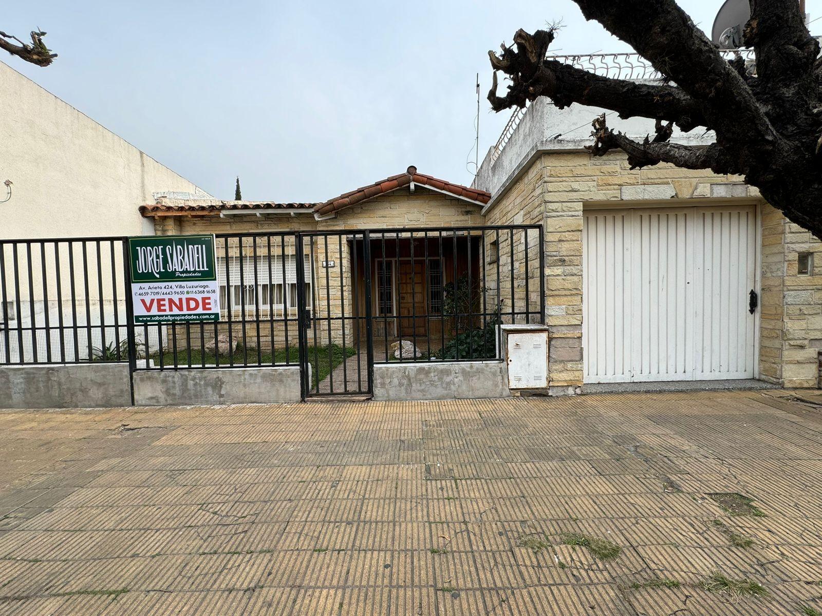 CHALET DE 3 AMBIENTES SOBRE AV. ARIETA CON GARAGE, FONDO CON LAVADERO Y PARRILLA. SOBRE LOTE DE 10 X 22. VILLA LUZURIAGA — foto 3