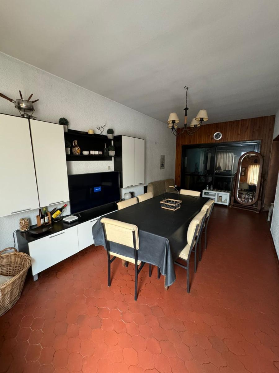 CHALET DE 3 AMBIENTES SOBRE AV. ARIETA CON GARAGE, FONDO CON LAVADERO Y PARRILLA. SOBRE LOTE DE 10 X 22. VILLA LUZURIAGA — foto 4