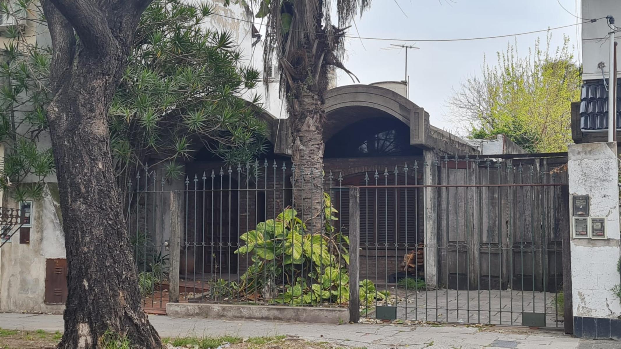casa DE 3 AMBIENTES ESTILO MEDITERRANEO, CON GRAGE, GALPON Y FONDO LIBRE — foto 2