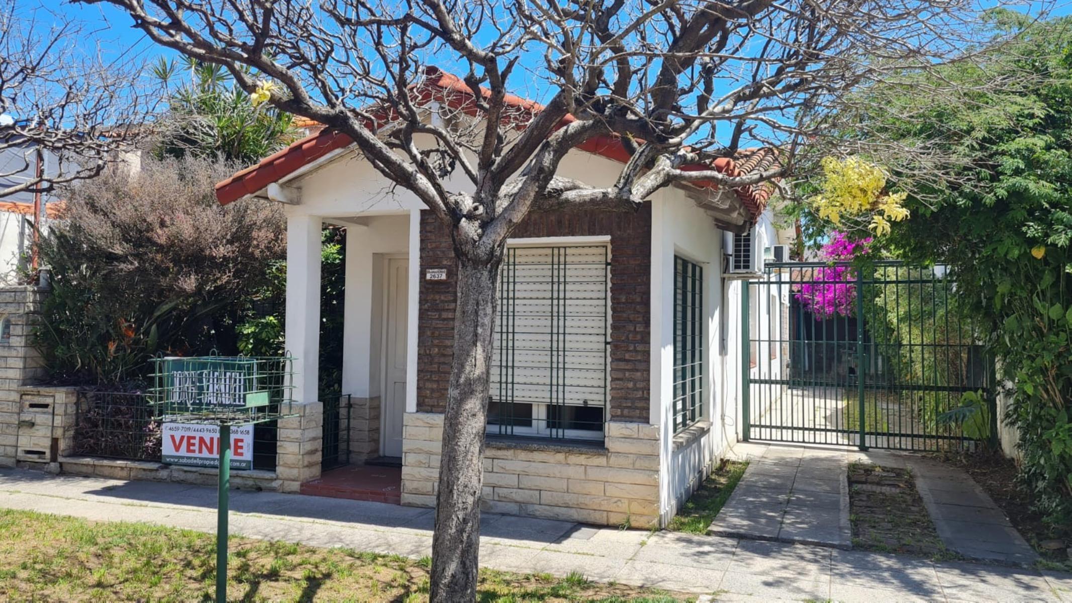 EXCELENTE CHALET DE 3 AMBIENTES CON COCHERA Y FONDO LIBRE CON PILETA. NUEVO VALOR — foto 3