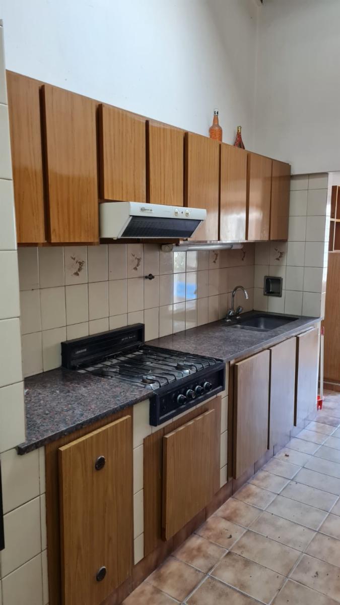 EXCELENTE CHALET DE 3 AMBIENTES CON COCHERA Y FONDO LIBRE CON PILETA. NUEVO VALOR — foto 8