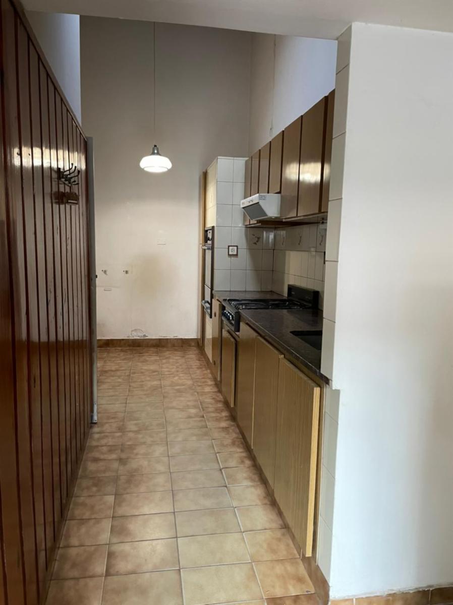 EXCELENTE CHALET DE 3 AMBIENTES CON COCHERA Y FONDO LIBRE CON PILETA. NUEVO VALOR — foto 9