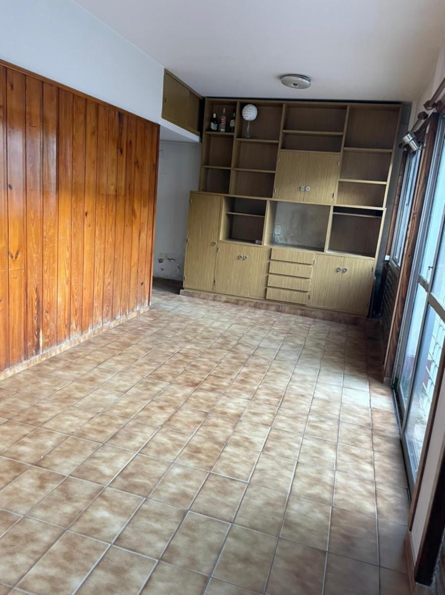 EXCELENTE CHALET DE 3 AMBIENTES CON COCHERA Y FONDO LIBRE CON PILETA. NUEVO VALOR — foto 10