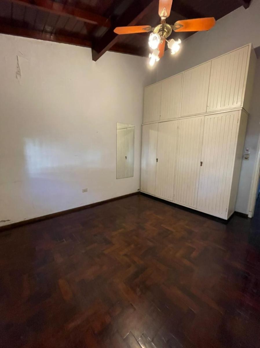 EXCELENTE CHALET DE 3 AMBIENTES CON COCHERA Y FONDO LIBRE CON PILETA. NUEVO VALOR — foto 12