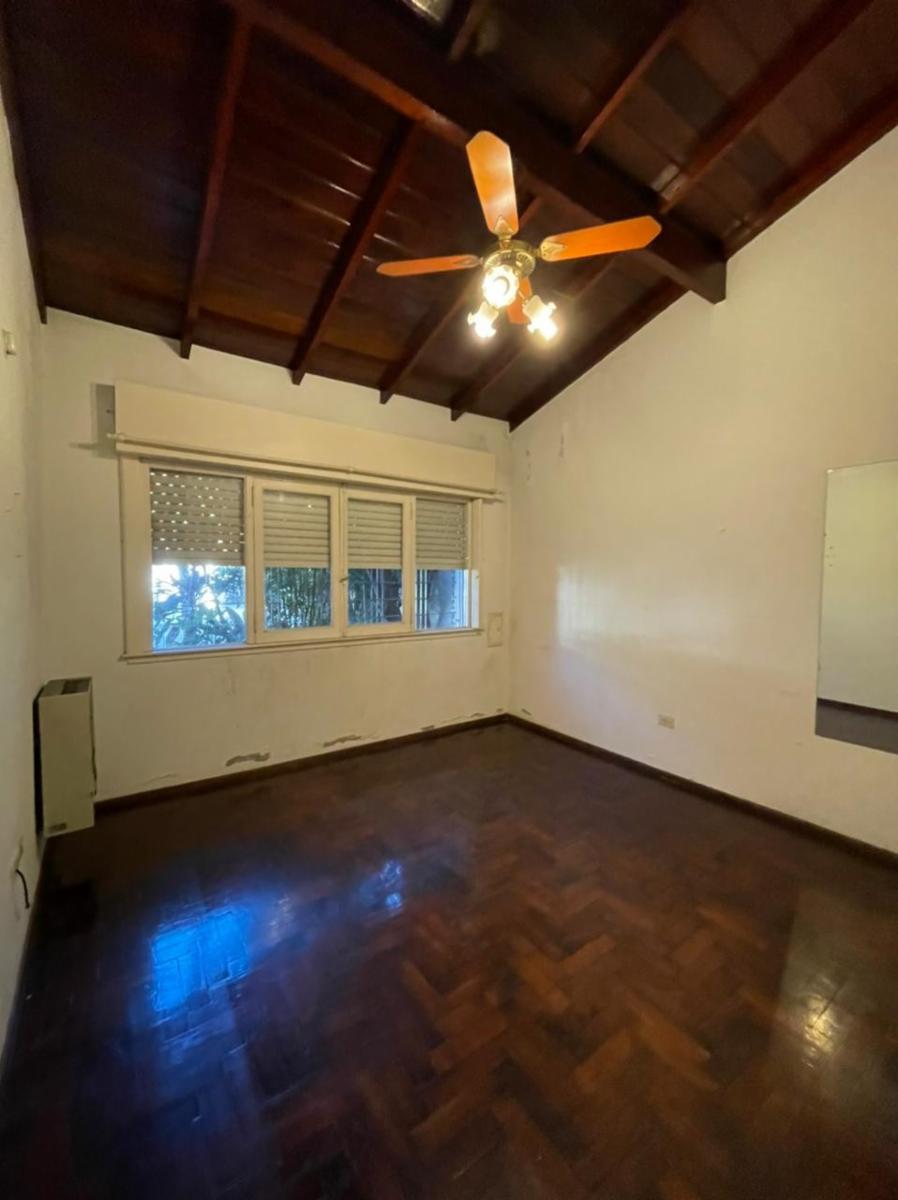 EXCELENTE CHALET DE 3 AMBIENTES CON COCHERA Y FONDO LIBRE CON PILETA. NUEVO VALOR — foto 13