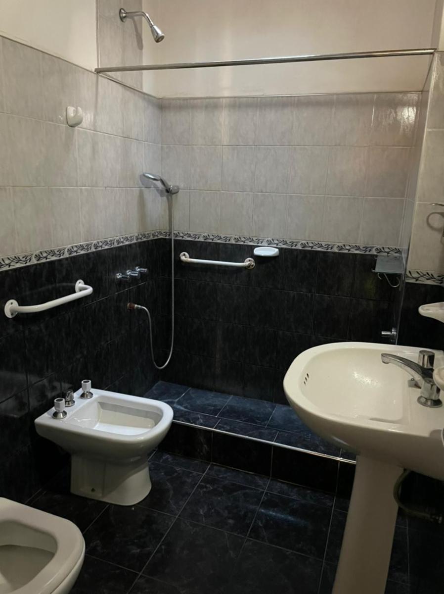 EXCELENTE CHALET DE 3 AMBIENTES CON COCHERA Y FONDO LIBRE CON PILETA. NUEVO VALOR — foto 15